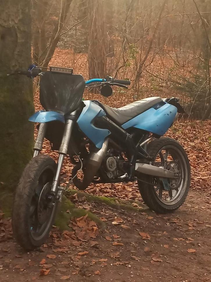 70cc derbi senda sm xtrem 2006, Fietsen en Brommers, Brommers | Crossbrommers, Zo goed als nieuw, Derbi, Ophalen