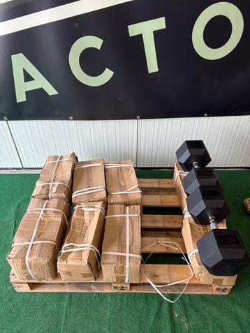 Hex dumbells €2/kg nieuw in doos beschikbaar voor biedingen