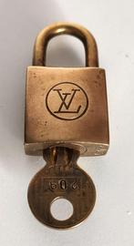 Louis Vuitton vintage hangslot, Gebruikt, Koper of Messing, Ophalen of Verzenden, Slot