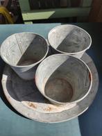 Schotel met er aan vast 3 bloempotjes voor plantjes., Tuin en Terras, Bloempotten, Ophalen of Verzenden, Rond, Kunststof, Minder dan 25 cm