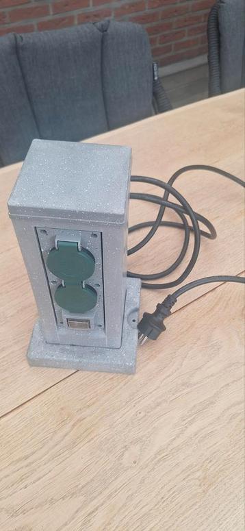 Buitenstopcontacten 220V - 4 stuks in 1 houder beschikbaar voor biedingen