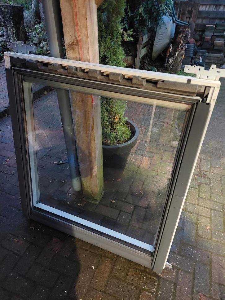 2x zgan velux ggl sk06 114x118 cm met nieuwe edw gootstukken, Doe-het-zelf en Verbouw, Glas en Ramen, Zo goed als nieuw, Dakraam
