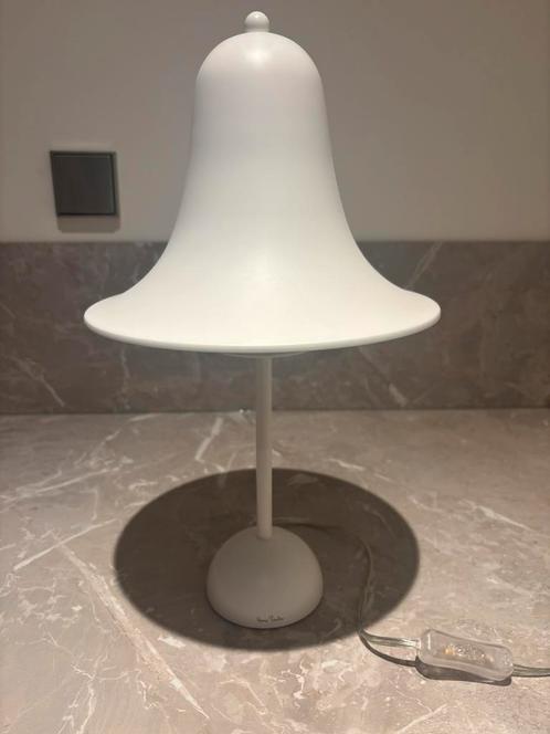 VERNER PANTON Pantop Tafellamp Ø23 Mat Wit, Huis en Inrichting, Lampen | Tafellampen, Zo goed als nieuw, Minder dan 50 cm, Ophalen