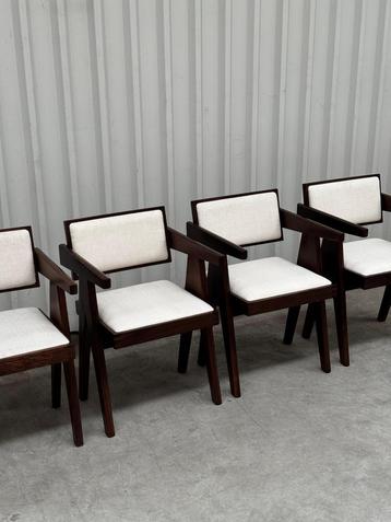 Design stoelen - opruim sale - eiken en noten hout beschikbaar voor biedingen