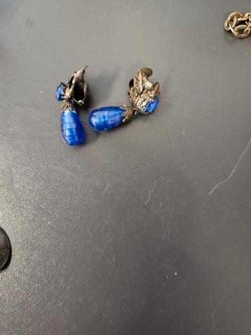 Regency blue antieke oorclips beschikbaar voor biedingen