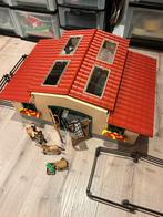 Schleich 42195 paardenstal met paarden en toebehoren, Ophalen, Zo goed als nieuw