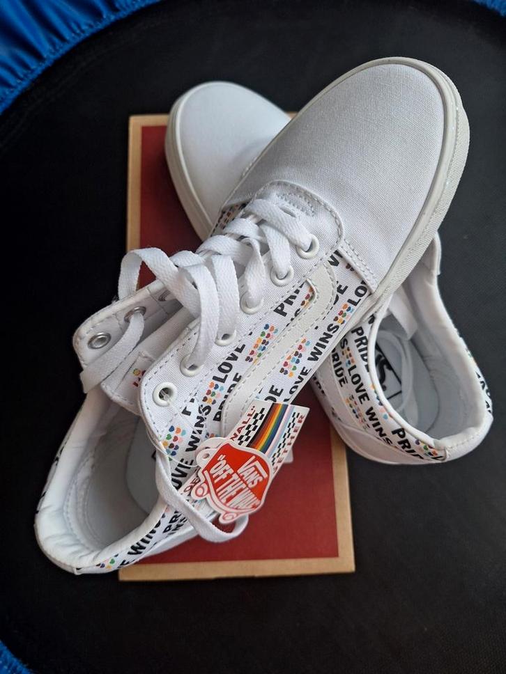 Splinter nieuwe witte Vans Pride Love sneakers maat 39.Origi, Kleding | Heren, Schoenen, Nieuw, Sneakers of Gympen, Wit, Ophalen of Verzenden