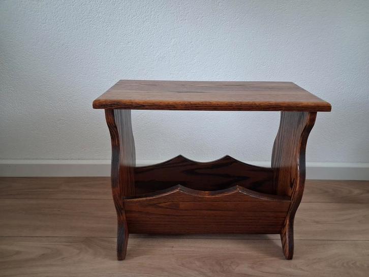 Vintage Houten Bijzettafel / Tijdschriftenrek, Huis en Inrichting, Woonaccessoires | Krantenbakken en Lectuurbakken, Gebruikt