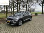 Volkswagen T-Roc 1.5 TSI Sport carplay, pano, camera all in, Auto's, Voorwielaandrijving, 4 cilinders, 150 pk, Leder en Stof