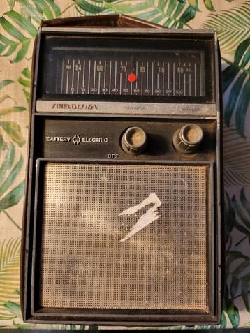Vintage  Sounddesign draagbare DC/AC radio  Model 1445B Hong beschikbaar voor biedingen