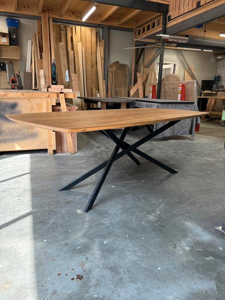 Aanbieding showroom tafel eiken behandeld compleet, Huis en Inrichting, Tafels | Eettafels, Nieuw, 200 cm of meer, Vijf personen of meer