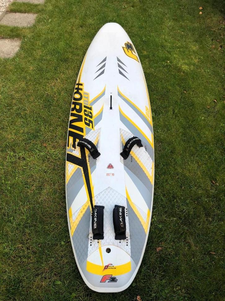 F2 Hornet LTD 135, Watersport en Boten, Windsurfen, Gebruikt, Plank, 250 tot 300 cm, Met vin(nen), 5 tot 7 m², Ophalen