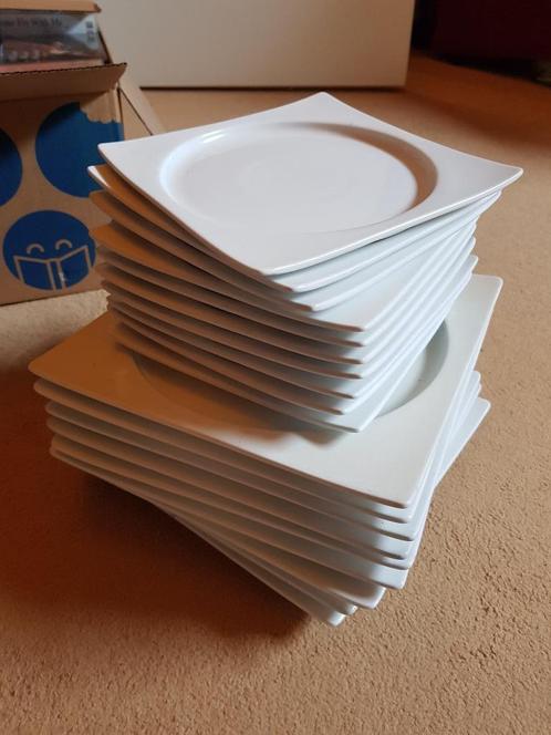 10 ontbijtborden en 9 dinerborden wit, Huis en Inrichting, Keuken | Servies, Gebruikt, Bord(en), Overige stijlen, Aardewerk, Ophalen