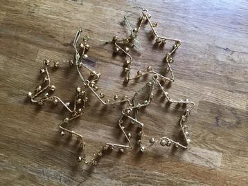 4 goudkleurige sterren met kerstbelletjes, nieuw. beschikbaar voor biedingen
