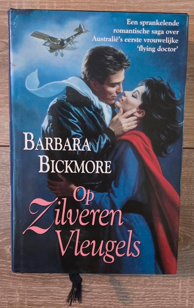 Barbara Bickmore - Op zilveren vleugels, Boeken, Streekboeken en Streekromans, Zo goed als nieuw, Zeeland, Ophalen of Verzenden