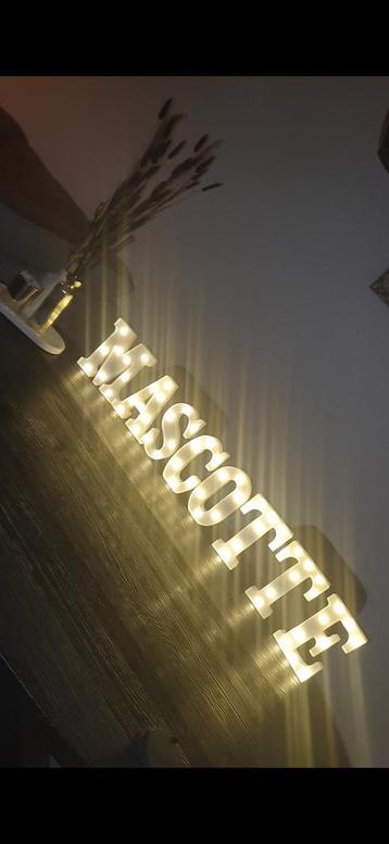 Letter lichtjes te huur beschikbaar voor biedingen