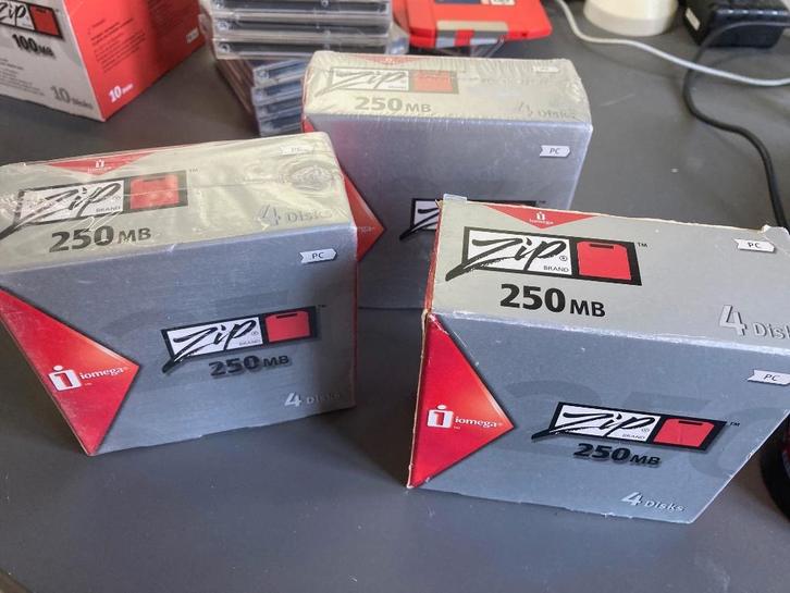 Iomega zip disks 250Mb versie (nieuw) 4 pack, Computers en Software, Beschrijfbare discs, Nieuw, Overige typen, Herschrijfbaar