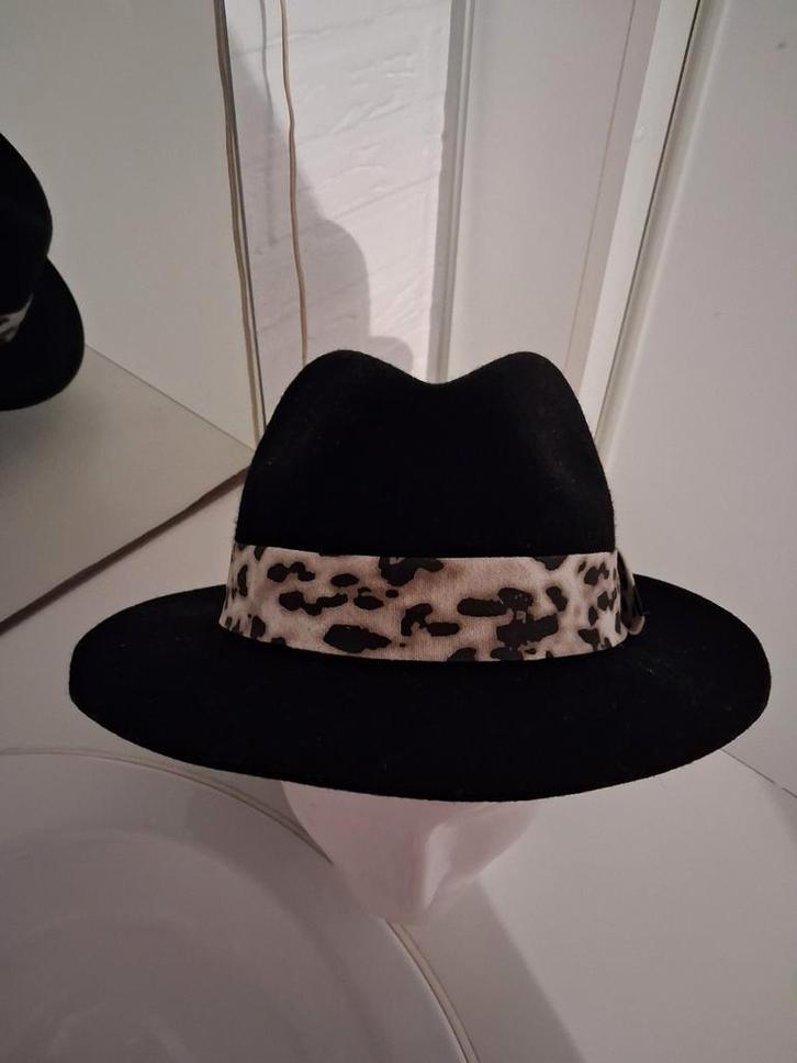 LEUKE GUESS ZWARTE DAMESHOED, Kleding | Dames, Carnavalskleding en Feestkleding, Zo goed als nieuw, Accessoires, Carnaval, Ophalen of Verzenden