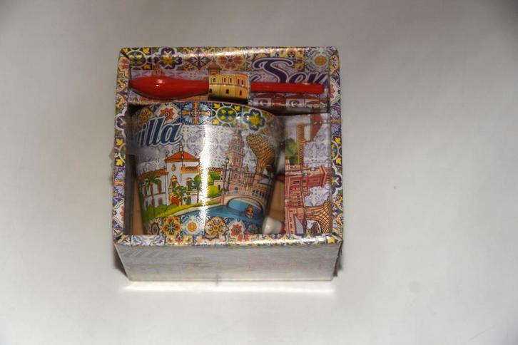 Nieuw espresso kop met lepel uit Sevilla Spanje geschenkbox, Huis en Inrichting, Keuken | Servies, Nieuw, Kop(pen) en/of Schotel(s)