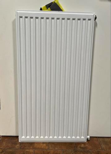 Platte radiator - compleet met beugels beschikbaar voor biedingen