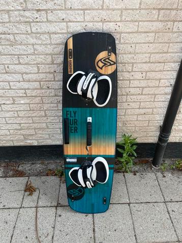 Flysurfer Radical6 133x40 twintip beschikbaar voor biedingen