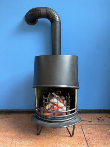 Tasso Houtkachel (in hout nagemaakt) beschikbaar voor biedingen