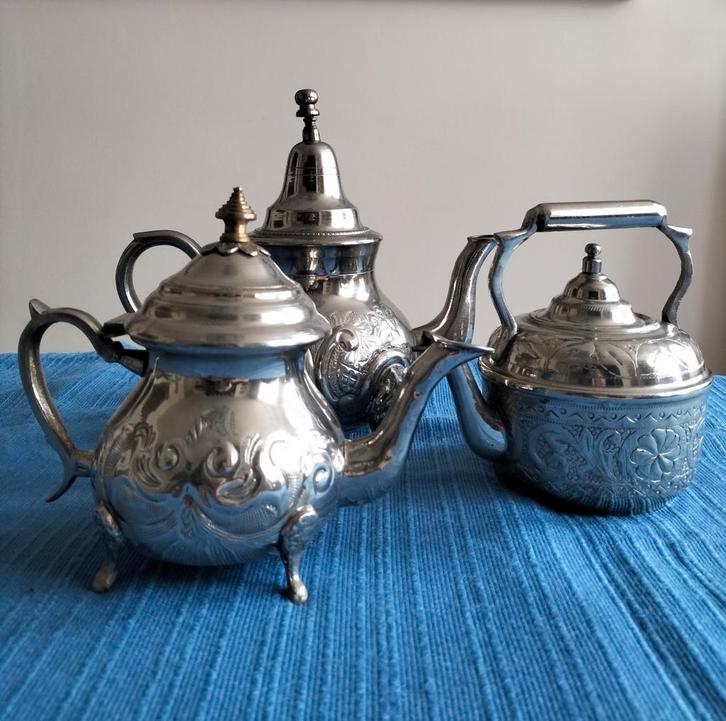 Verzilverde theepotten en een waterkannetje, Antiek en Kunst, Curiosa en Brocante, Ophalen of Verzenden