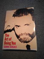 Gianni Versace - The Art of Being You, Ophalen of Verzenden, Gelezen, Overige onderwerpen