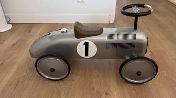 Retro loopauto beschikbaar voor biedingen