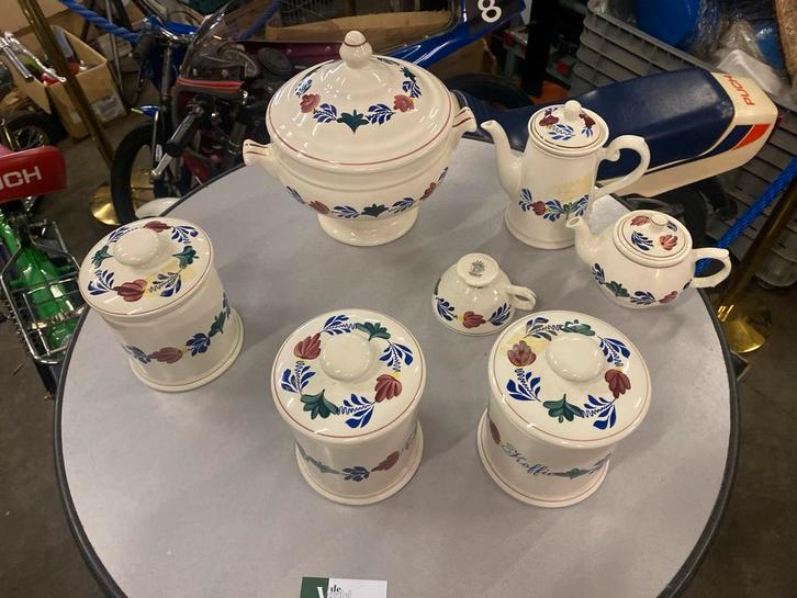 Vintage Servies met Bloemmotief boerenbond, Antiek en Kunst, Antiek | Servies compleet, Ophalen of Verzenden