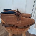 hoge suede camel kleur schoenen mt 45, Bruin, Ophalen of Verzenden, Zo goed als nieuw, Veterschoenen