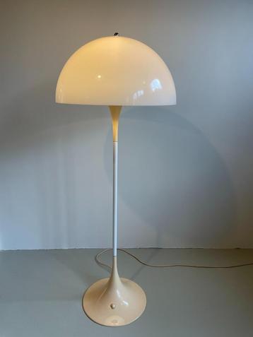 Louis Poulsen Panthella vloerlamp Verner Panton beschikbaar voor biedingen