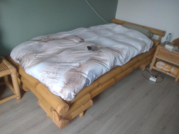 Mooi bamboe bed met nachtkastje, Huis en Inrichting, Slaapkamer | Complete slaapkamers, Zo goed als nieuw, Eenpersoons, Ophalen of Verzenden