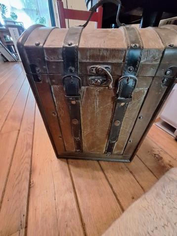Wijnkist Brocante kist oud beschikbaar voor biedingen
