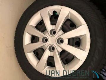 Kia Rio 2011- set stalen wielen met wieldoppen Yokohama wint beschikbaar voor biedingen