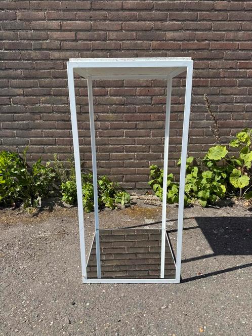 Hoge tafel of pilaar wit 45x45 en 97cm hoog, Doe-het-zelf en Verbouw, Kozijnen en Schuifpuien, Zo goed als nieuw, Raamkozijn, Hout