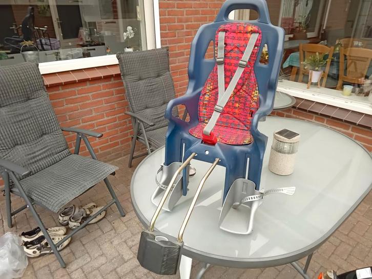 Fiets stoeltje voor achter op de fiets zeer net stoeltje., Fietsen en Brommers, Fietsaccessoires | Fietsstoeltjes, Zo goed als nieuw