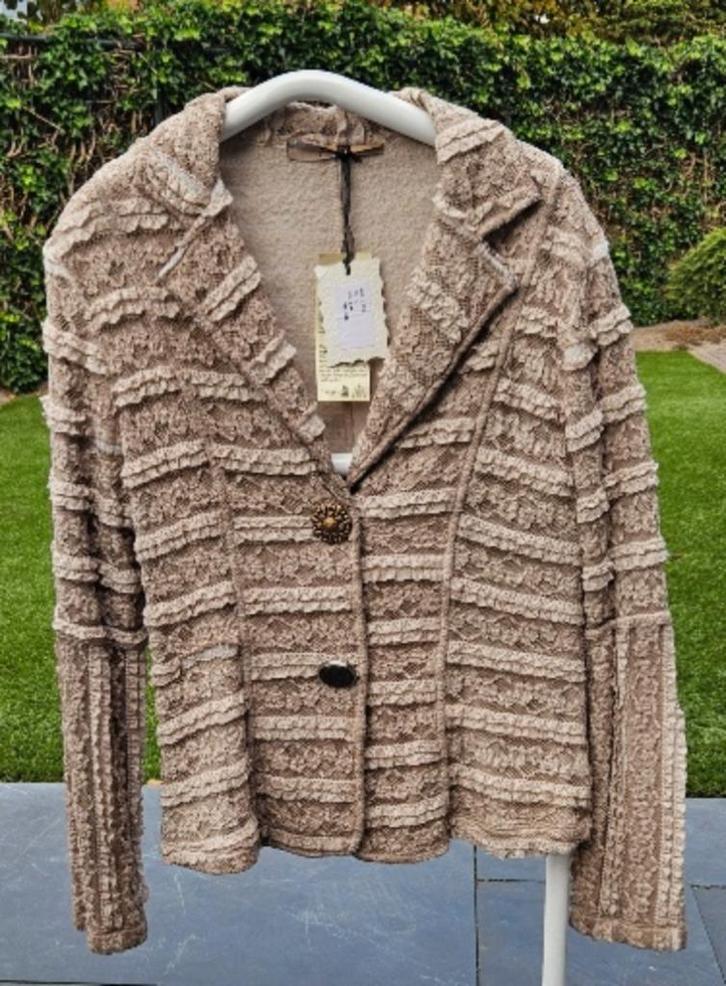 Bottega dames jasje kolbertje kolbert beige maat M, Kleding | Dames, Jasjes, Kostuums en Pakken, Zo goed als nieuw, Jasje, Maat 38/40 (M)