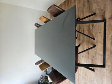 Goossens 220cm lang eet tafel en 6 stoelen beschikbaar voor biedingen