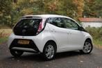 Toyota Aygo 1.0 VVT-i x-play | Camera | Airco (bj 2018), Stof, Gebruikt, 4 stoelen, Wit
