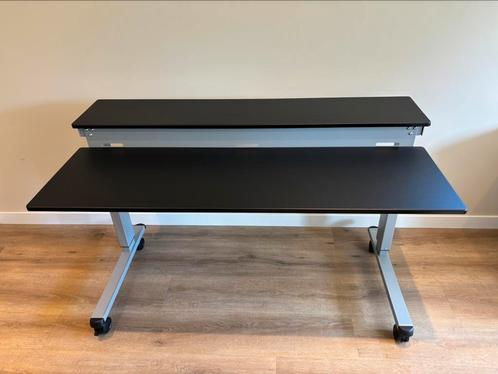 Bureau in nieuwstaat! 150 cm breed. Zit-sta mogelijkheid, Huis en Inrichting, Bureaus, Zo goed als nieuw, In hoogte verstelbaar
