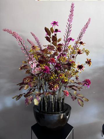 Silk-Ka Zijdenbloemen Arrangement in Vaas beschikbaar voor biedingen
