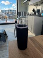 Glazen waterfles met hoes, Ophalen of Verzenden, Zo goed als nieuw