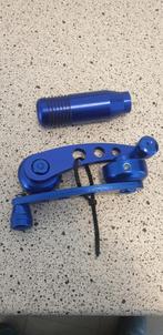 Blauwe auto zwenken en een pook knop,, Ophalen of Verzenden