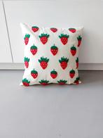 aardbei kussen flying tiger 43x43x10 cm nieuw!, Ophalen of Verzenden, Nieuw, Wit, Vierkant