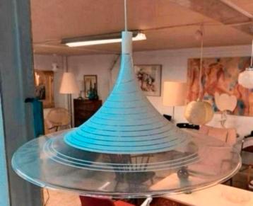 Vintage Lamp Kunststof heksenhoed Guzzini hanglamp jaren 70. beschikbaar voor biedingen