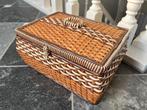 Oud gevlochten naaikoffertje met inhoud, Antiek en Kunst, Ophalen of Verzenden