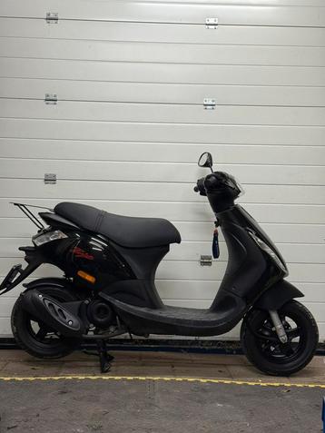 Piaggio zip 4t E4 1200KM geel kenteken beschikbaar voor biedingen