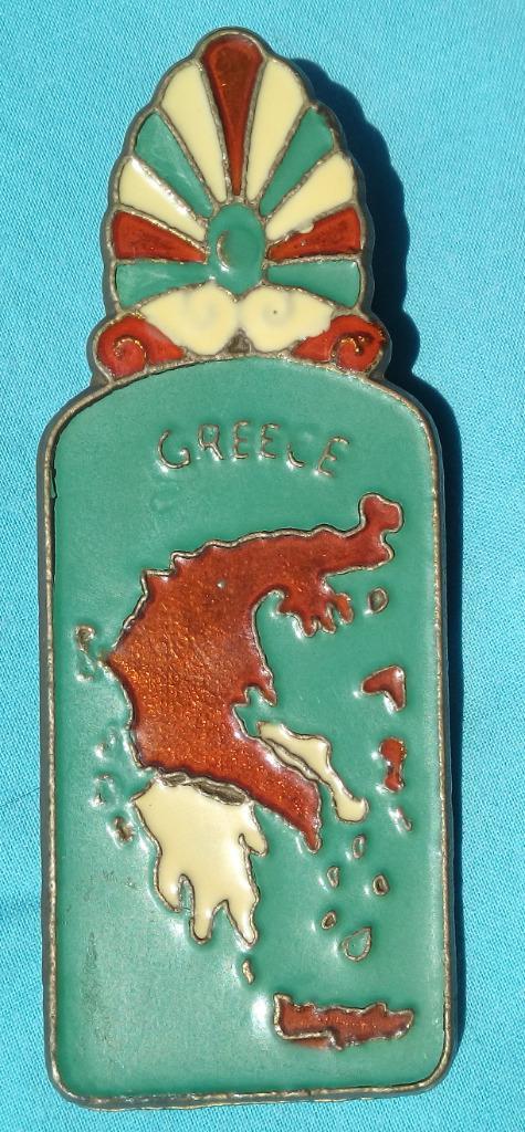 GRIEKSE EMAILLE PAPIER HOUDER PAPERCLIP KLEDERDRACHT KAART, Antiek en Kunst, Curiosa en Brocante, Verzenden