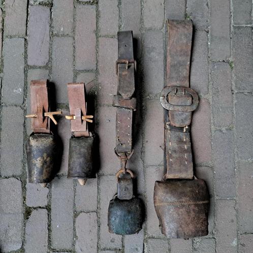 Mooie oude koebel geitebel met leren riem *Etage3*, Huis en Inrichting, Woonaccessoires | Overige, Gebruikt, Ophalen of Verzenden